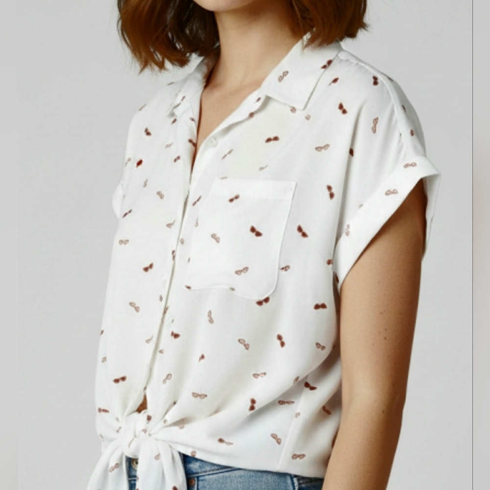 Sabrina Lauren NYBlouse Size Pm Louse Fitting Ties At The Bottom Color White